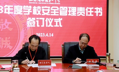 1cdf6bc7c28247bf9dd672012ae8fa3c.jpg