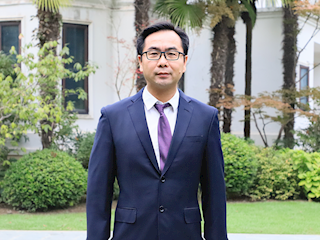 党委委员、副校长、纪委书记　邱晓强