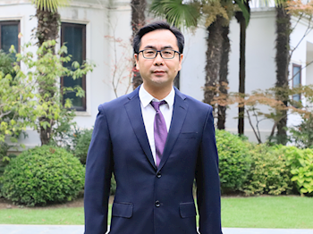 党委委员、副校长、纪委书记　邱晓强